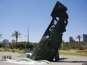 1280px-STRUMA_monument_in_Ashdod.jpg
